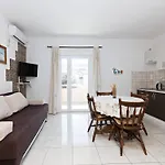 Apartman With Parking Space Grebastica, - 24046 Šibenik