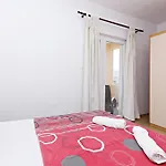 Apartman With Parking Space Grebastica, - 24046 Šibenik