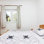 Apartman With Parking Space Grebastica, - 24046 Šibenik