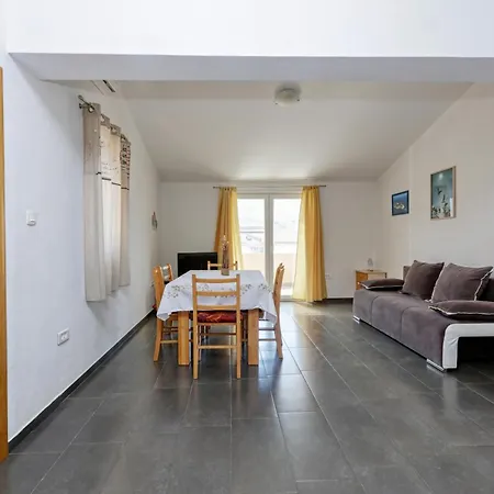 With Parking Space Grebastica, - 24046 דירה *