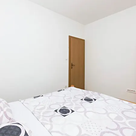 With Parking Space Grebastica, - 24046 דירה שיבניק