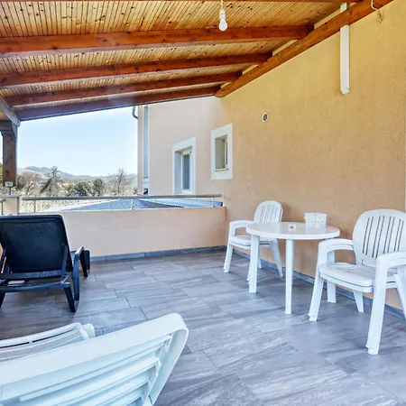 With Parking Space Grebastica, - 24046 דירה *