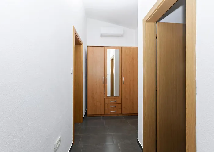 Apartman With Parking Space Grebastica, - 24046 Sibenik