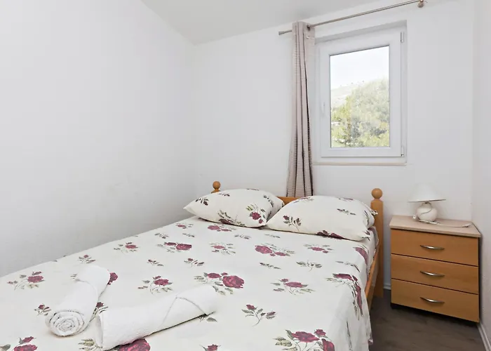 With Parking Space Grebastica, - 24046 Apartman Sibenik